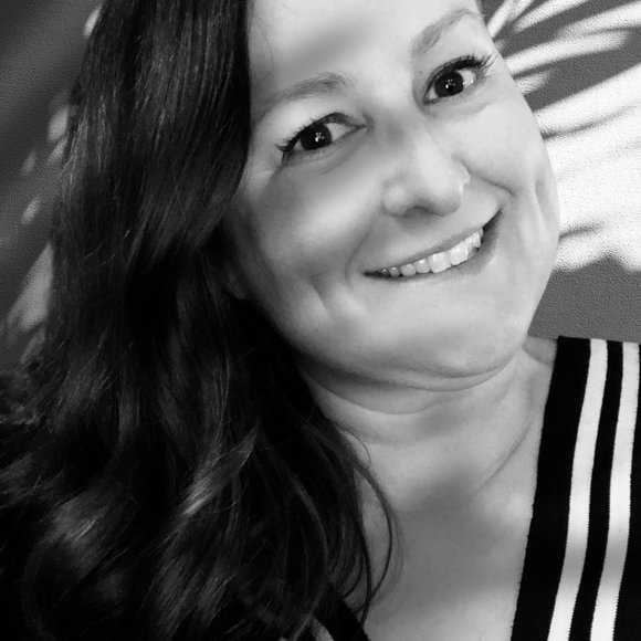 Meet your Posher, Gretchen - Picture 2 of 2